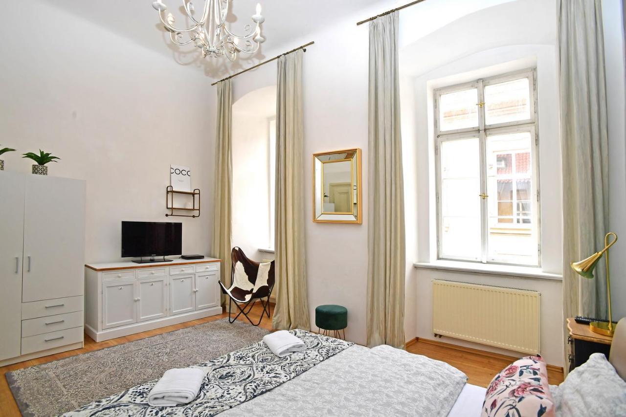 Lovely Little Cosy Apt In Prag Eksteriør billede
